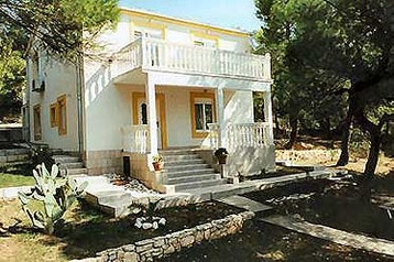 Croatia Privát Vis, Exterior